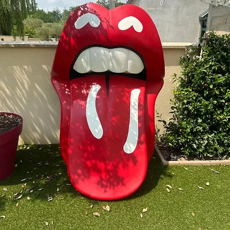 Lady Pop Villa *